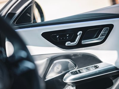 MERCEDES-BENZ E-CLASS - 8