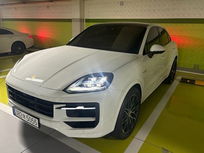 2025 Porsche CAYENNE 照片 1