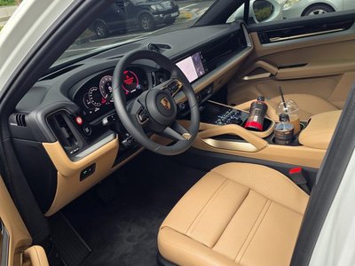 2025 Porsche CAYENNE 照片 10