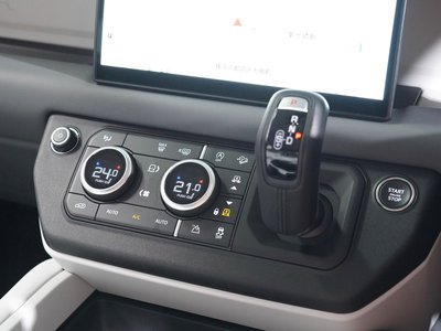 2025 LAND Rover DEFENDER — миниатюра 27