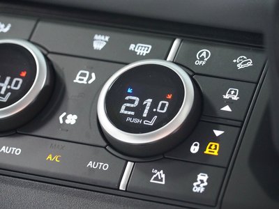 2025 LAND Rover DEFENDER photo 4