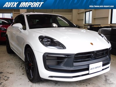 PORSCHE MACAN - 1