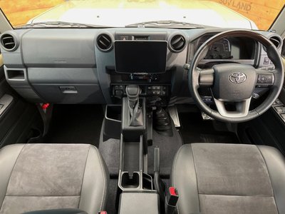 TOYOTA LAND CRUISER 70 - 2