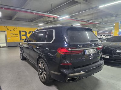 BMW X7 - 7