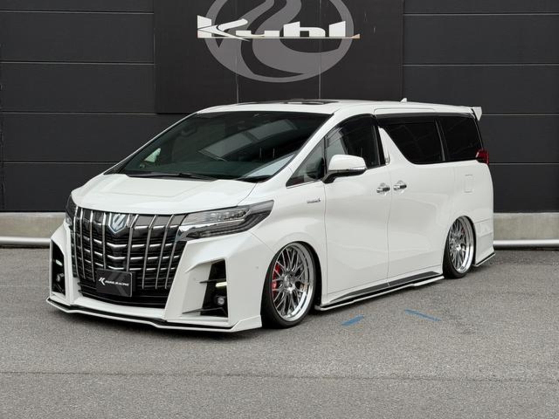 TOYOTA ALPHARD - View 1