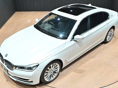 BMW 7 SERIES - 8