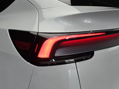 TESLA MODEL Y - 10