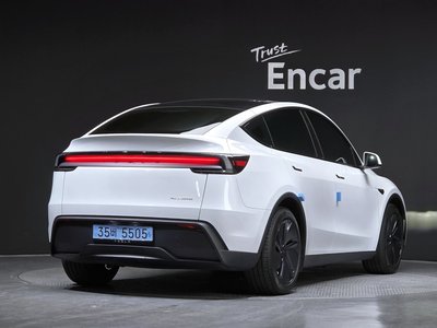 TESLA MODEL Y - 4