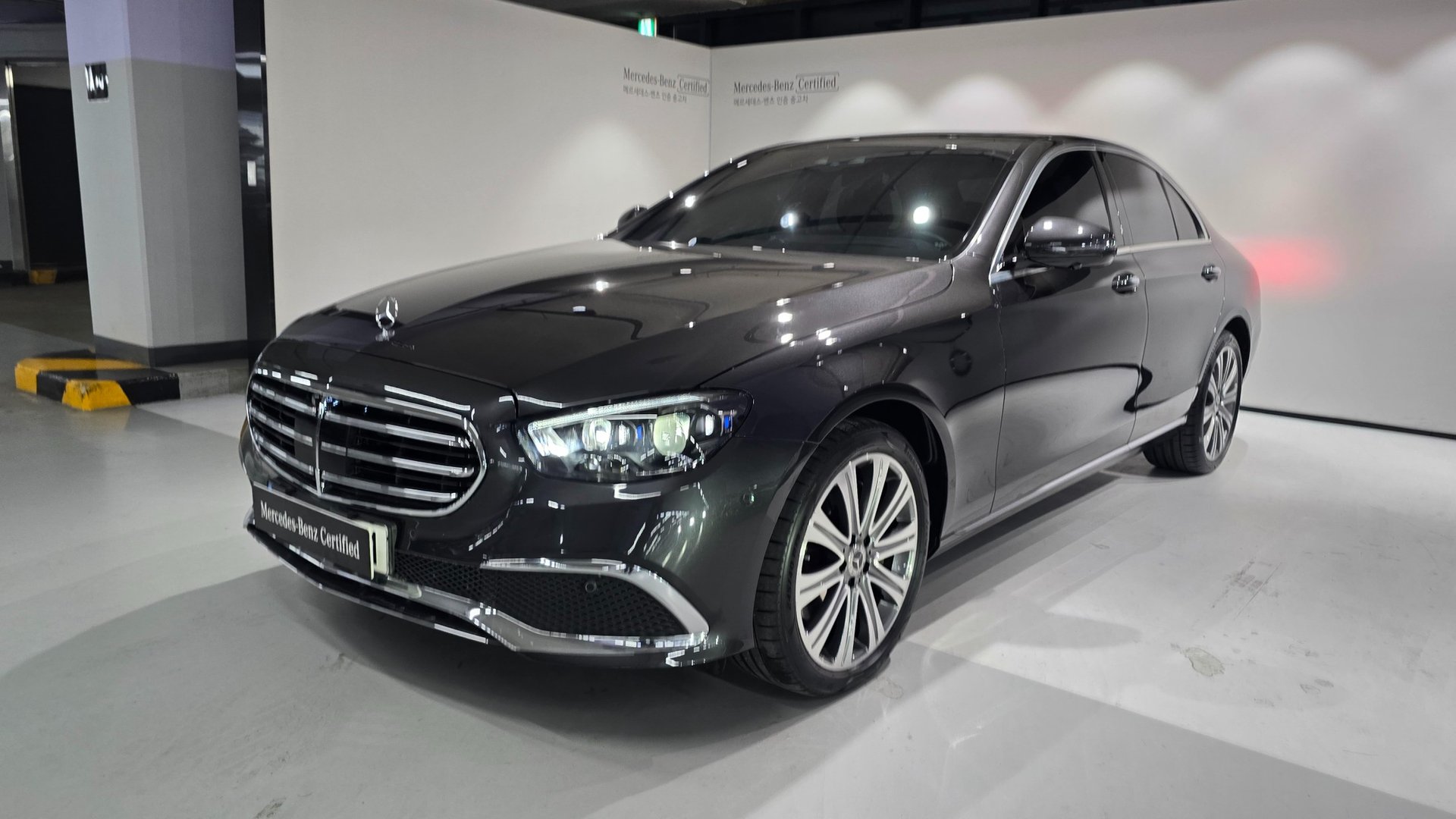 MERCEDES-BENZ E-CLASS - View 1