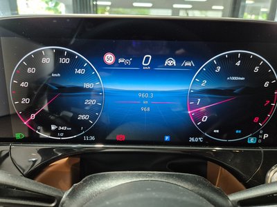 MERCEDES-BENZ E-CLASS - 8