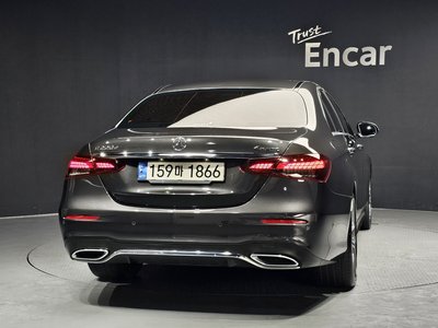 MERCEDES-BENZ E-CLASS - 4