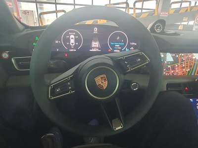 صورة 9 لـ 2025 Porsche TAYCAN