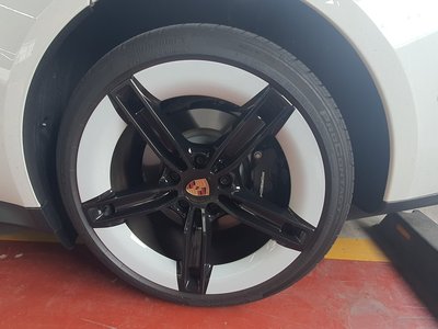 صورة 6 لـ 2025 Porsche TAYCAN
