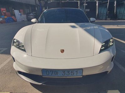 صورة 2 لـ 2025 Porsche TAYCAN