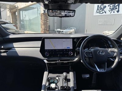 صورة 7 لـ 2024 Lexus RX