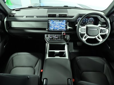 LAND ROVER DEFENDER - 10