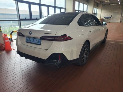 BMW I5 - 4