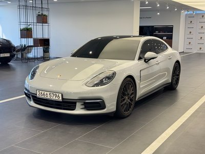 PORSCHE PANAMERA - 4