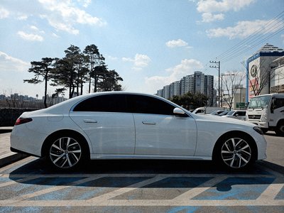MERCEDES-BENZ E-CLASS - 8