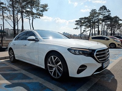 MERCEDES-BENZ E-CLASS - 1