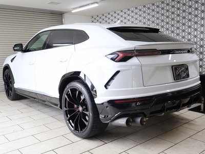 LAMBORGHINI URUS - 2