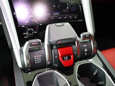 LAMBORGHINI URUS - 9