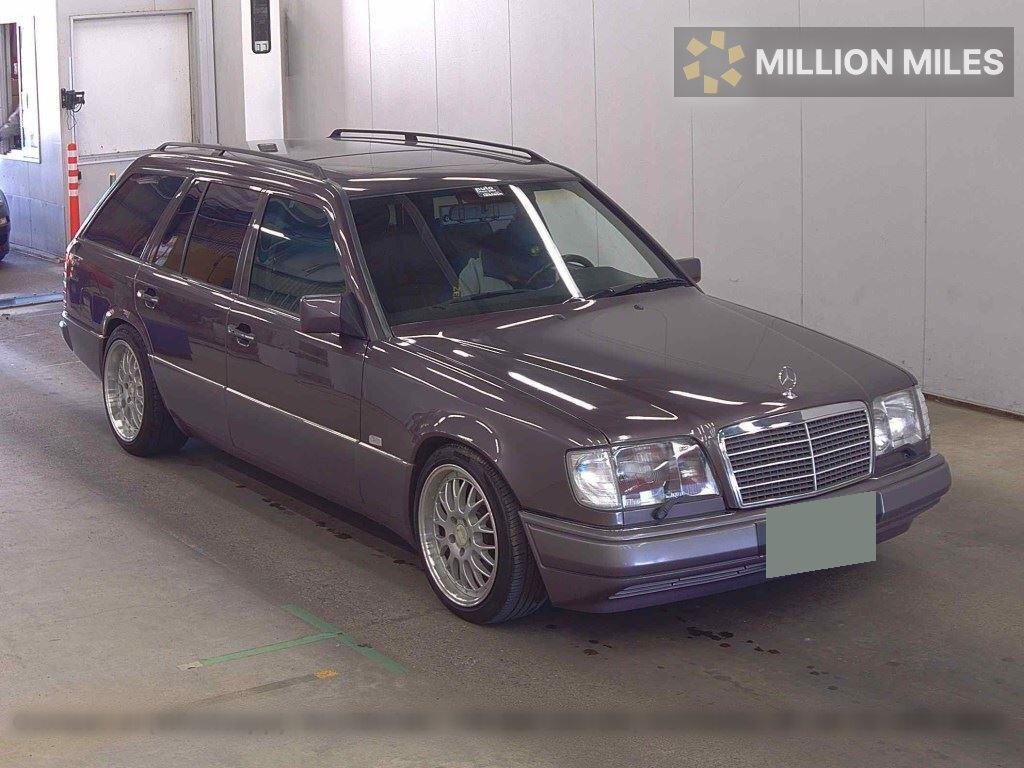 MERCEDES-BENZ E-CLASS - View 1