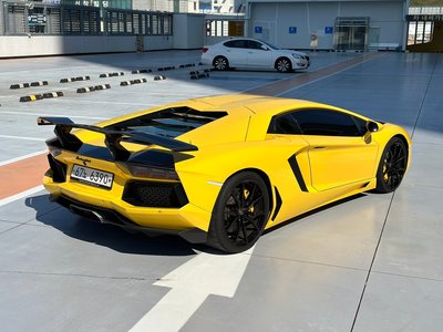 LAMBORGHINI AVENTADOR - 4