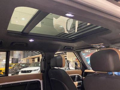 LAND ROVER DEFENDER - 4