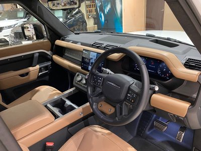 LAND ROVER DEFENDER - 2