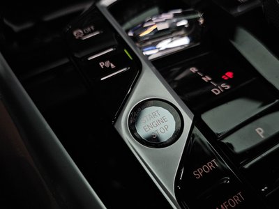 2025 BMW X6 thumbnail 35