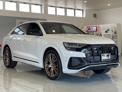 AUDI Q8 - 4