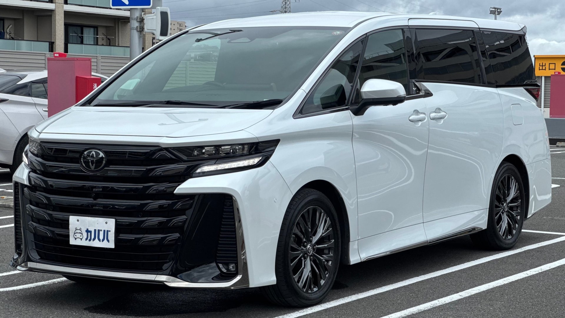 TOYOTA VELLFIRE - View 1
