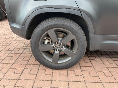 LAND ROVER DEFENDER - 5