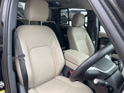 LAND ROVER DEFENDER - 4