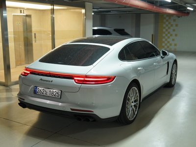 PORSCHE PANAMERA - 3