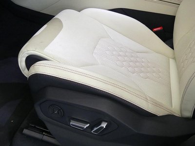 LAMBORGHINI URUS - 10