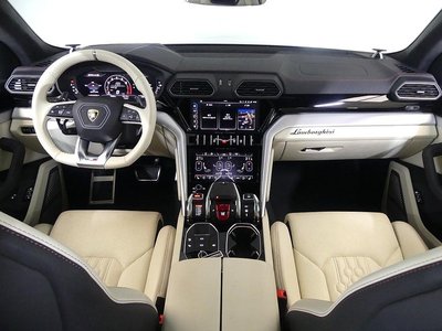 LAMBORGHINI URUS - 7