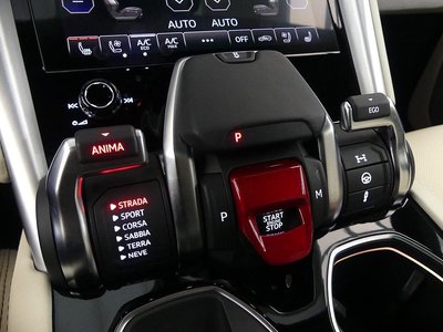 LAMBORGHINI URUS - 8