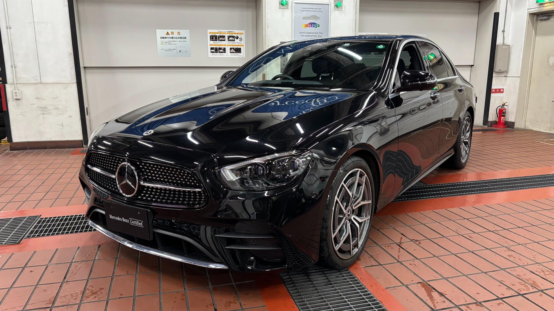 MERCEDES-BENZ E-CLASS - View 1