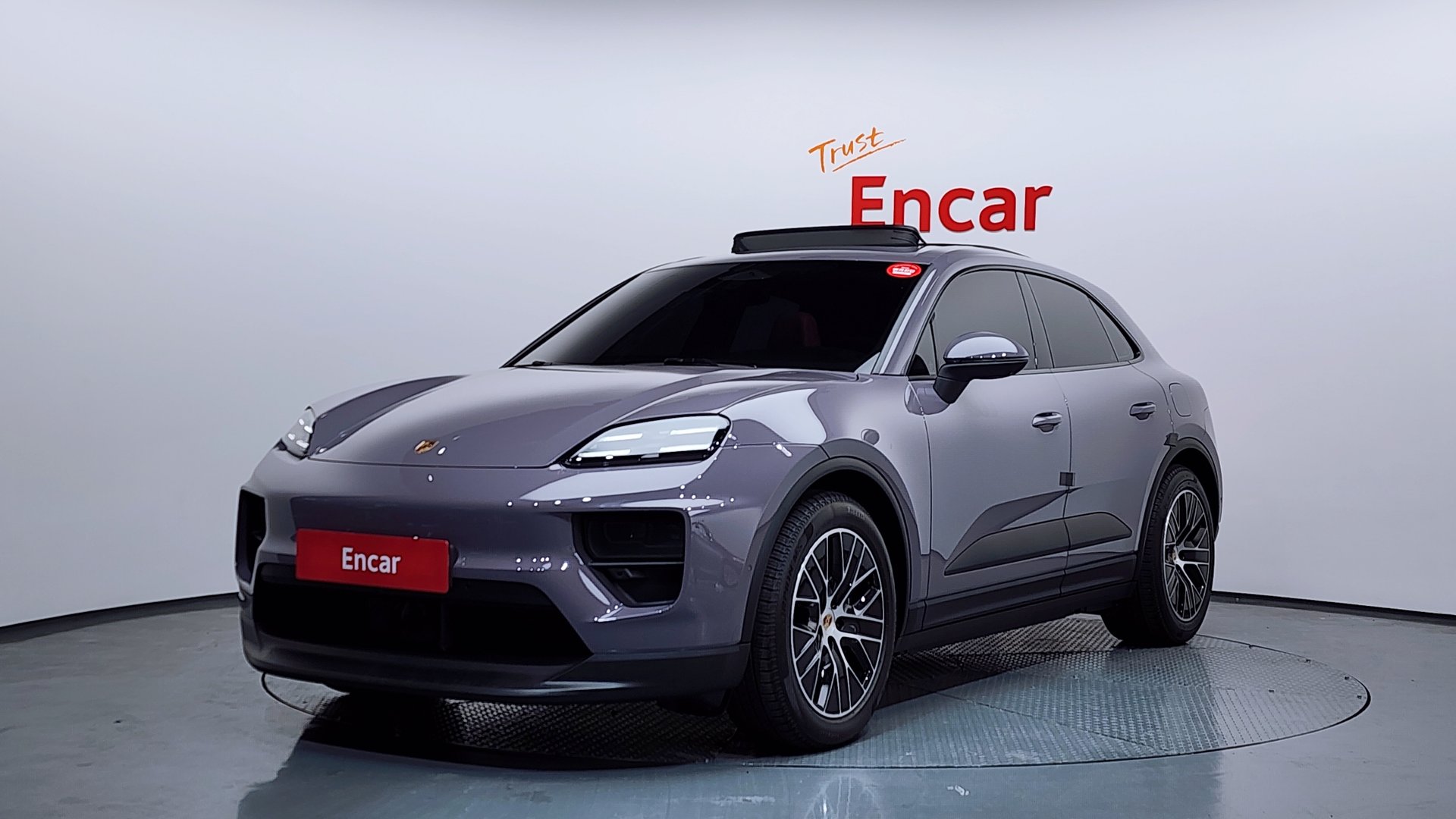 PORSCHE MACAN EV - View 1