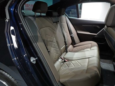2024 BMW 5 SERIES 缩略图 17