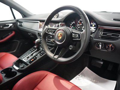 PORSCHE MACAN - 9