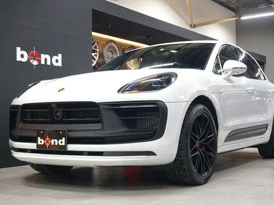 PORSCHE MACAN - 1