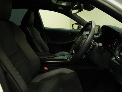2024 Lexus IS — миниатюра 27