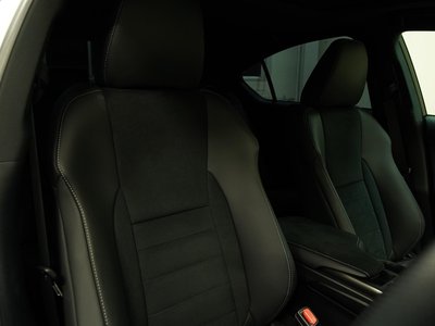 2024 Lexus IS — миниатюра 29