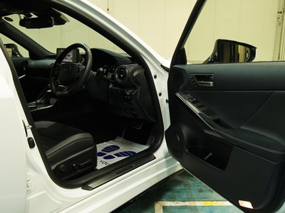 2024 Lexus IS — миниатюра 22