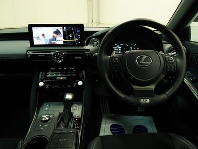 2024 Lexus IS — миниатюра 52
