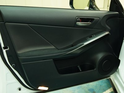 2024 Lexus IS — миниатюра 42
