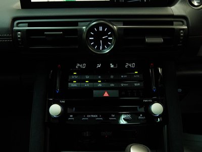 2024 Lexus IS — миниатюра 54
